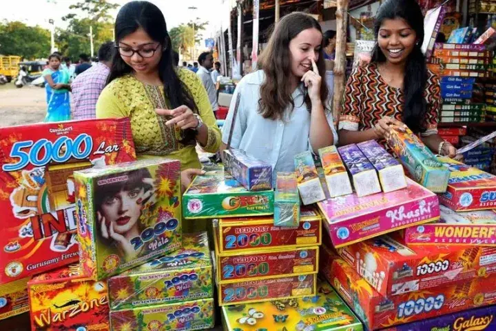 people-buying-sivakasi-crackers